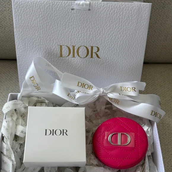 New Dior vibrant pink heart limited edition compact mirror - Picture 2 of 7